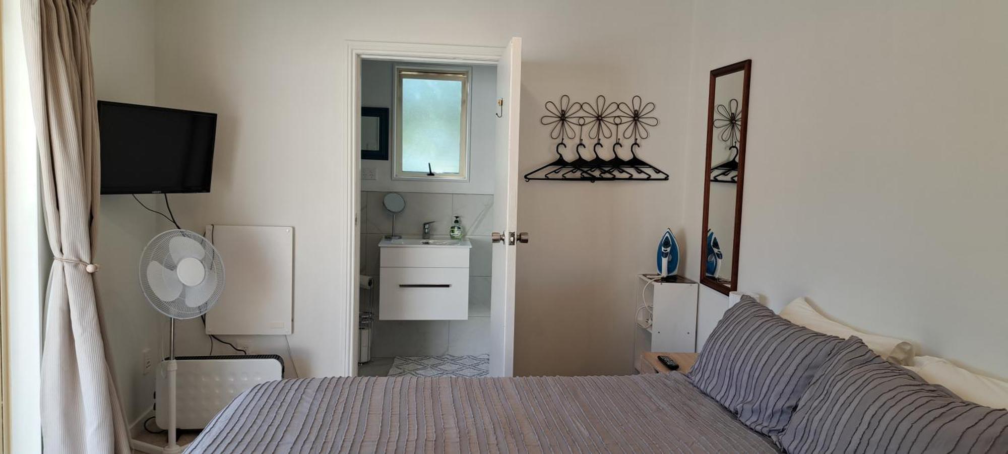15 On Wards Bed & Breakfast Грейтаун Екстериор снимка